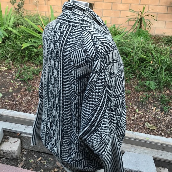 Cream and Black Open Cardigan - Picture 2 of 5